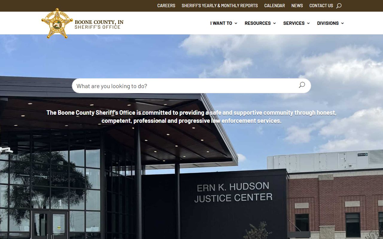 Boone County Sheriff's Office homepage with public safety resources and warrant information